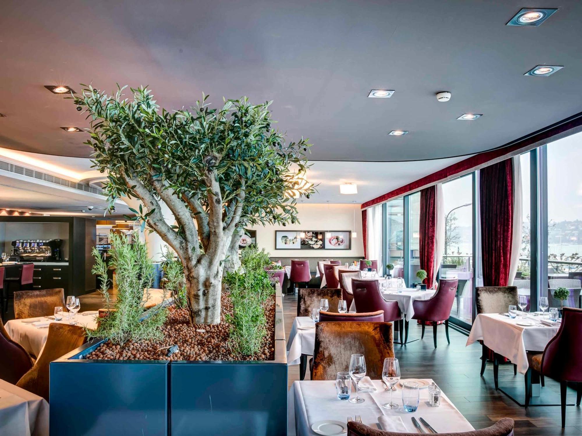 Fairmont Grand Hotel